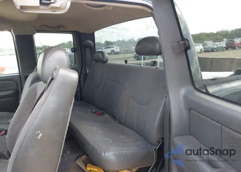 2004 Chevrolet Silverado 1500 из США, поврежденный, VIN 2GCEK19V641122232